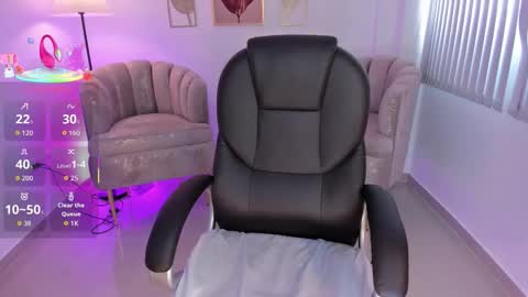 issi_loren online show from November 28, 2025, 2:20 pm