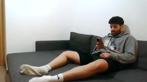 italianboybcn online show from December 30, 2024, 11:59 am