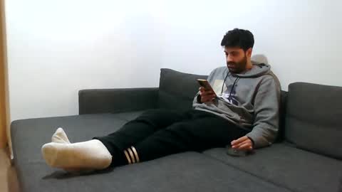 italianboybcn online show from December 30, 2024, 10:34 pm