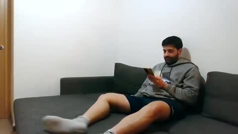 italianboybcn online show from December 31, 2024, 7:07 pm