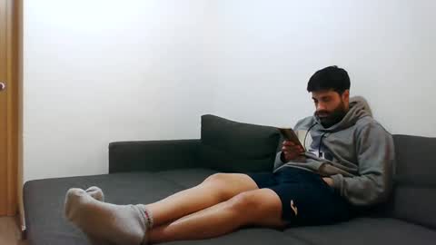 italianboybcn online show from January 1, 2025, 1:15 am