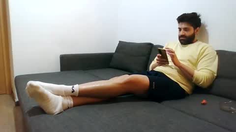 italianboybcn online show from January 10, 2025, 8:18 am