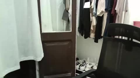 italianboybcn online show from October 30, 2025, 8:53 pm