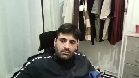 italianboybcn online show from November 5, 2025, 9:15 pm