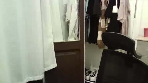 italianboybcn online show from November 15, 2025, 9:11 pm