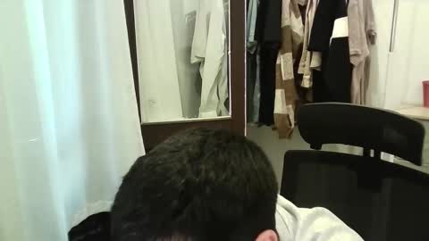 italianboybcn online show from November 17, 2025, 9:26 am