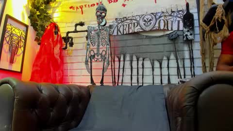 Italo Moore online show from November 1, 2025, 11:12 am