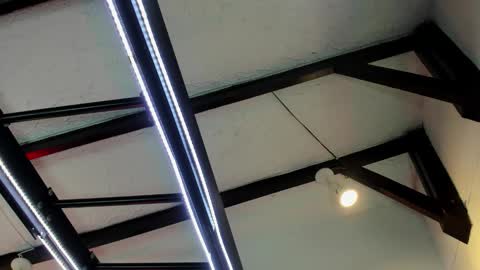 Italo Moore online show from November 23, 2025, 11:21 am