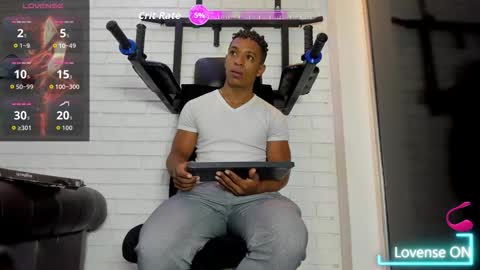 Italo Moore online show from December 5, 2025, 11:19 am