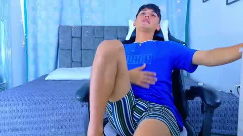 ithan_kingtwin online show from April 25, 2026, 9:23 pm