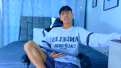 ithan_kingtwin online show from April 26, 2026, 7:33 pm