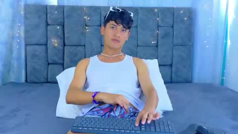 ithan_kingtwin online show from May 10, 2026, 1:38 pm
