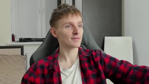 Snapshot of ithan_red chatting on September 24, 2025, 6:33 pm Ethan online show from September 24, 2025, 6:33 pm