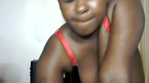Snapshot of its_sweet chatting on January 4, 2025, 11:17 pm BigAss horny online show from January 4, 2025, 11:17 pm
