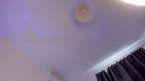 Isabella online show from March 26, 2026, 2:44 pm