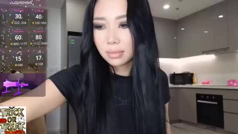 Queen Liya online show from November 1, 2025, 9:39 pm