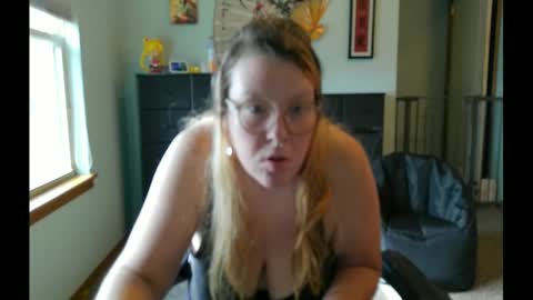 Snapshot of itsglitch222 chatting on September 15, 2025, 9:37 pm Itsglitchh222 online show from September 15, 2025, 9:37 pm