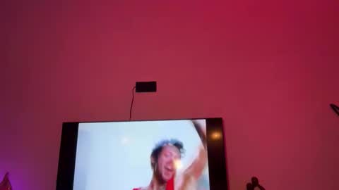 Snapshot of itslunaaaaa chatting on February 3, 2026, 2:53 am Luna online show from February 3, 2026, 2:53 am