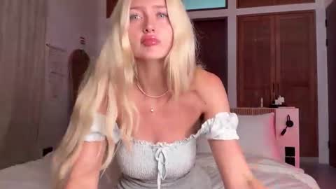 Snapshot of itslunaaaaa chatting on July 21, 2026, 2:58 am Luna online show from July 21, 2026, 2:58 am