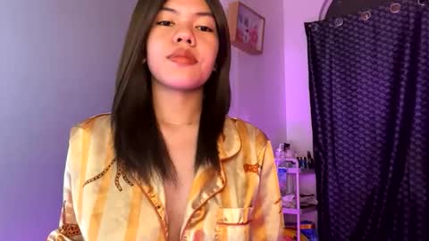 Snapshot of itsme_andrea69 chatting on May 8, 2026, 3:39 pm Andrea online show from May 8, 2026, 3:39 pm