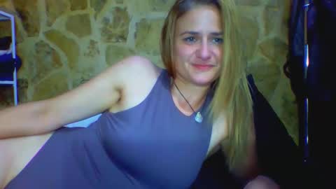 Snapshot of itsmekrissy chatting on March 17, 2026, 12:37 am itsmekrissy online show from March 17, 2026, 12:37 am