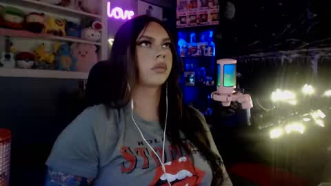 Nicki Foxx online show from January 5, 2025, 3:32 am