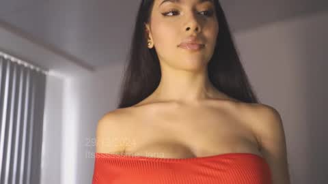 itsssssssme_lana online show from December 29, 2024, 8:04 pm