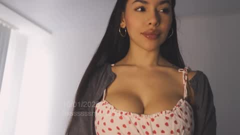 itsssssssme_lana online show from January 10, 2025, 2:55 pm