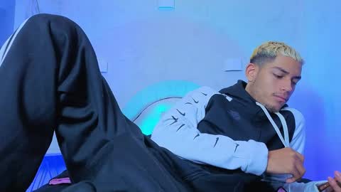 itszairen online show from April 15, 2026, 3:57 am