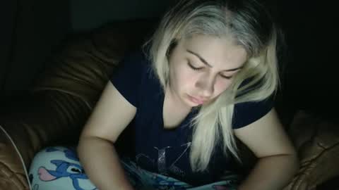 Snapshot of ivoivo1 chatting on April 27, 2026, 9:02 pm RosseEssor online show from April 27, 2026, 9:02 pm