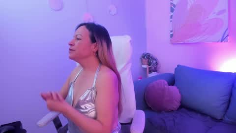 Ivonne online show from April 9, 2026, 1:27 pm