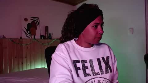 ivonne_collins33 online show from February 4, 2026, 11:42 pm