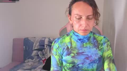 IVONNE online show from January 14, 2026, 12:49 am