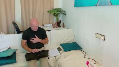 Ivonne online show from November 12, 2025, 11:54 am