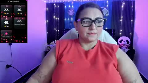 Snapshot of ivonnee17_ chatting on May 2, 2026, 3:33 am Ivonne online show from May 2, 2026, 3:33 am
