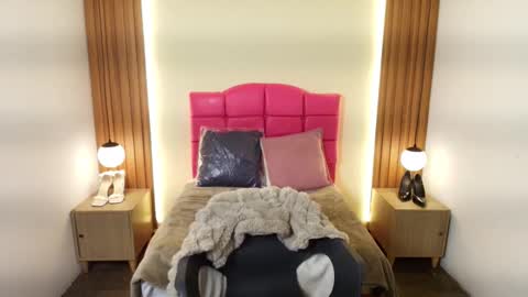 I V O N N E R O S S online show from February 26, 2026, 12:04 pm