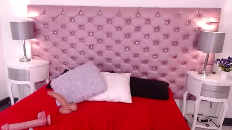 IvonnyBon online show from February 24, 2026, 3:26 am