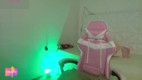 Snapshot of ivonnygoldie chatting on April 1, 2026, 6:16 pm Ivonny online show from April 1, 2026, 6:16 pm