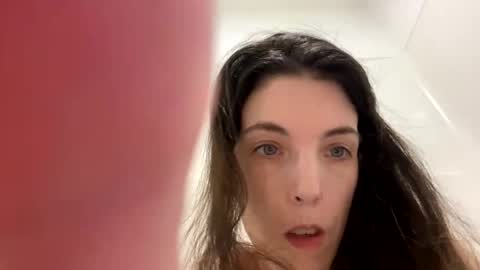 ivy_rose90 online show from May 1, 2026, 2:05 am