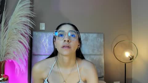 IvyJhonss online show from December 17, 2025, 12:00 pm