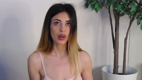 IvyLustt online show from May 25, 2026, 5:46 am