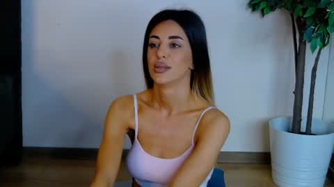 IvyLustt online show from June 10, 2026, 5:39 am