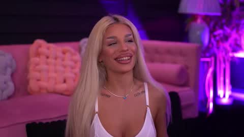 IvyRowa online show from February 19, 2026, 6:26 pm