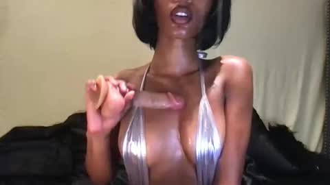 Snapshot of ivyskye_ chatting on June 8, 2026, 12:36 am ivyskye_ online show from June 8, 2026, 12:36 am
