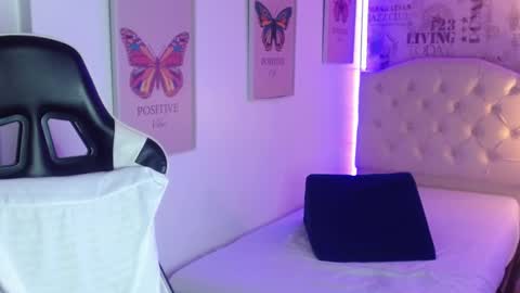 Ivy online show from February 14, 2025, 11:42 pm