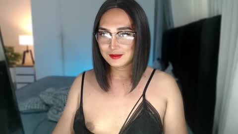 iya_hermosa online show from March 12, 2026, 12:22 pm