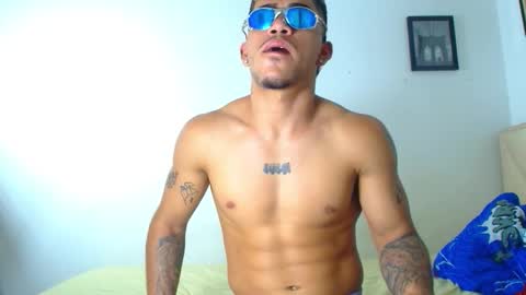 izaack online show from December 23, 2025, 6:00 am