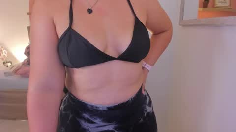 Iza online show from February 12, 2025, 2:03 am