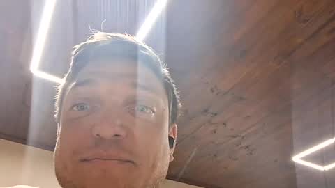 izealvaro online show from September 9, 2025, 5:18 am