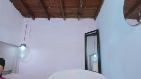 izelevans online show from April 4, 2026, 10:35 am